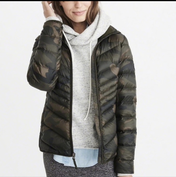 New A&F Lightweight Down-Filled Packable Puffer Jacket OLIVE CAMO - Picture 2 of 12